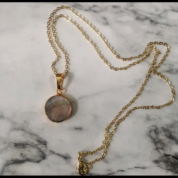 Estrella & Luna | Dainty 14K Gold Pearl Necklace - Picture 5 of 5